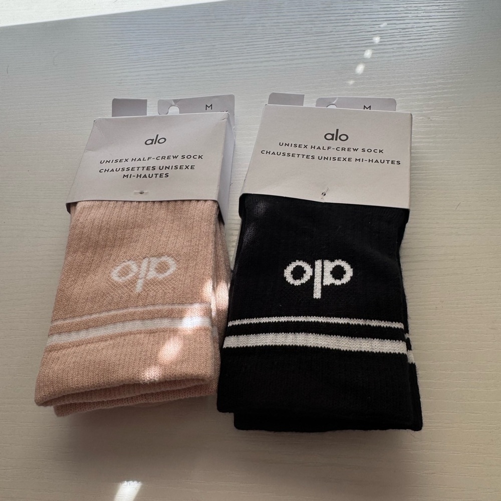 ALO Yoga Half-Crew Socks in Blush and Black